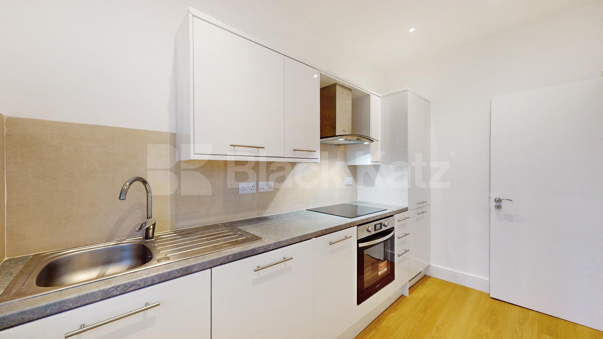 Contemporary One-Bedroom Home in West London Chepstow Road, Bayswater